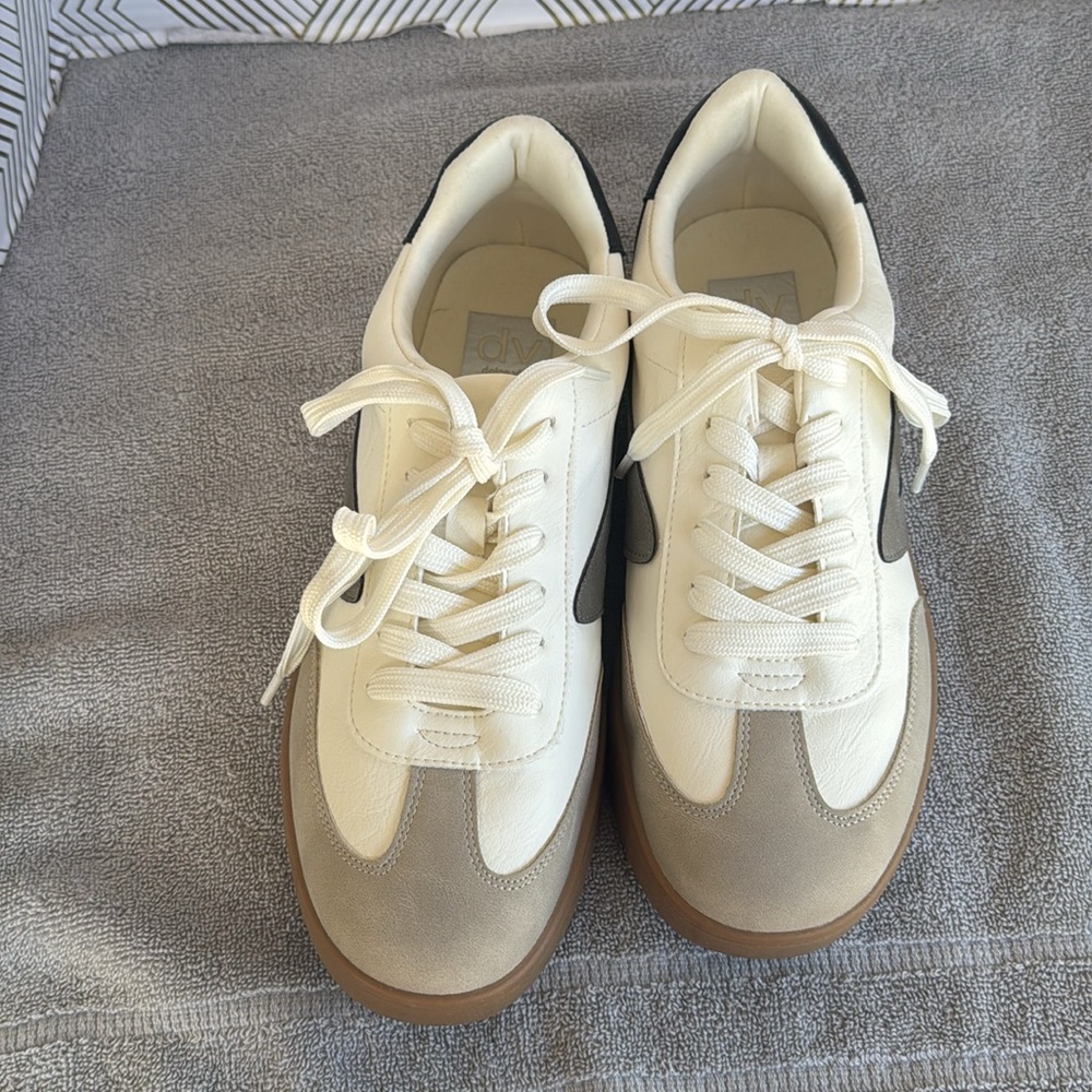 Dolce Vita Voyage sneaker White and Tan women’s size 9 - Picture 3 of 8